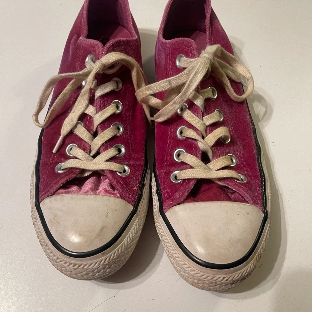 Converse Women’s 8 Purple Velvet Low Top Sneakers - Picture 6 of 10